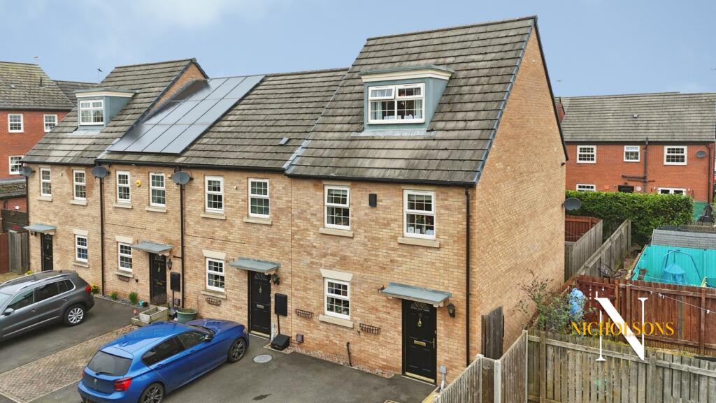Main image of property: A three double bedroom town house on the quiet cul-de-sac of Chelmsford Mews