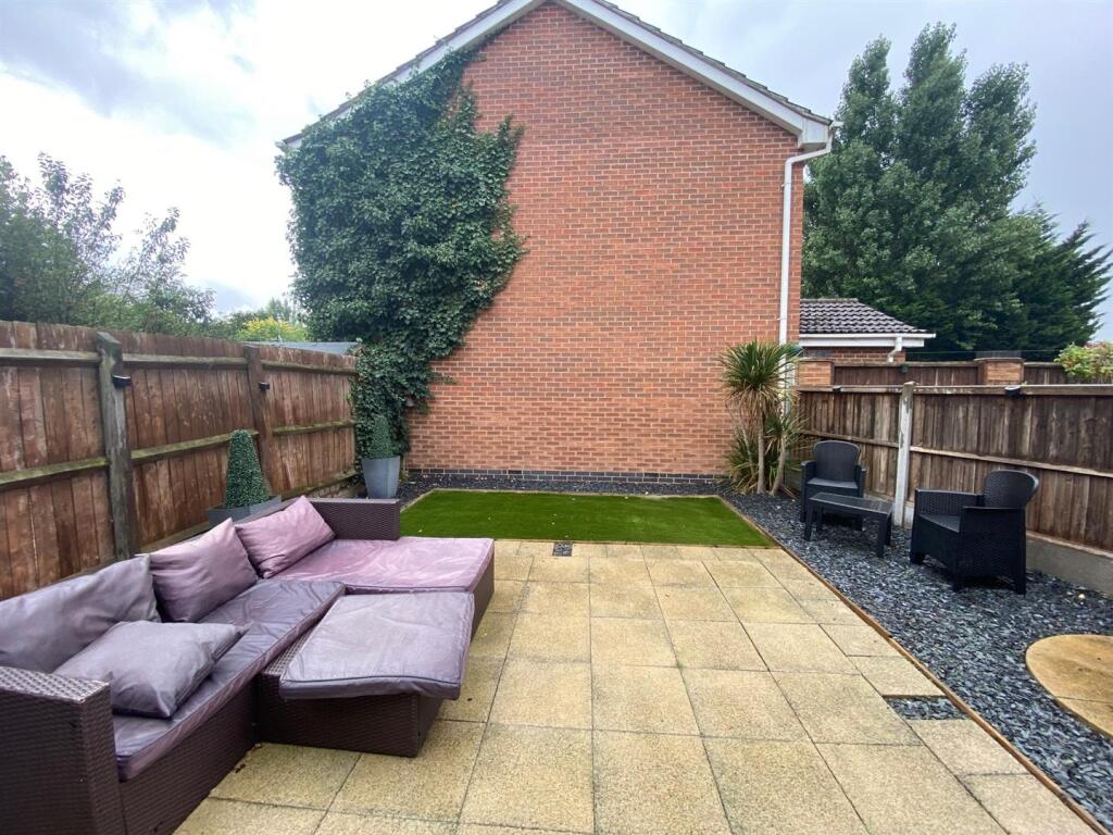 Broughton Drive, Newark photo 2
