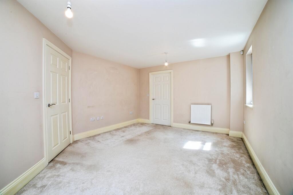 Goodacre Close, Alfreton photo 5