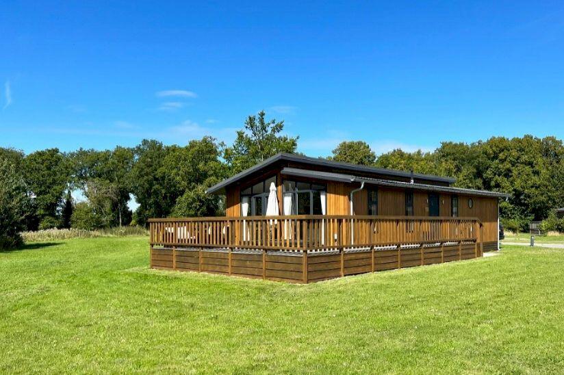 Main image of property: Two Bed Prestige Cassa Di Lusso (45x22), Aspen Lodge Escape, Fornham St. Genevieve, Bury St. Edmunds, Suffolk, IP28 6TT