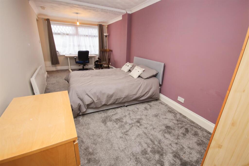 House in Rushden, North Northamptonshire - View 5