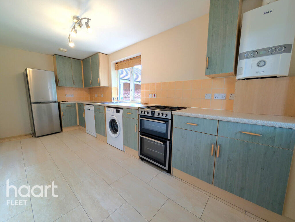 Apartment in Hart, Elvetham Heath - More