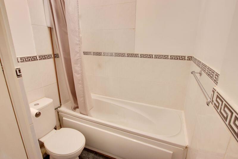 Apartment in Westbury, Leigh Park - View 4