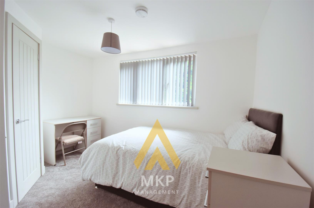 6 bedroom terraced house for rent