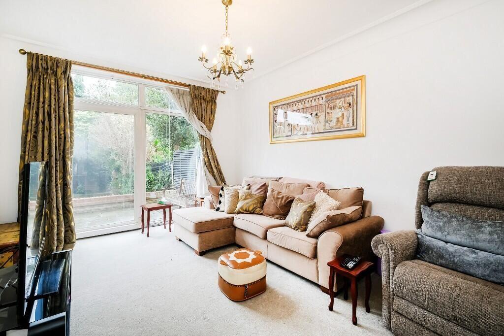 Woodford Road, South Woodford, London, E18 - View 3