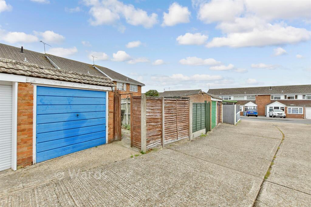 House in Swale, Grove Park, Bobbing - More