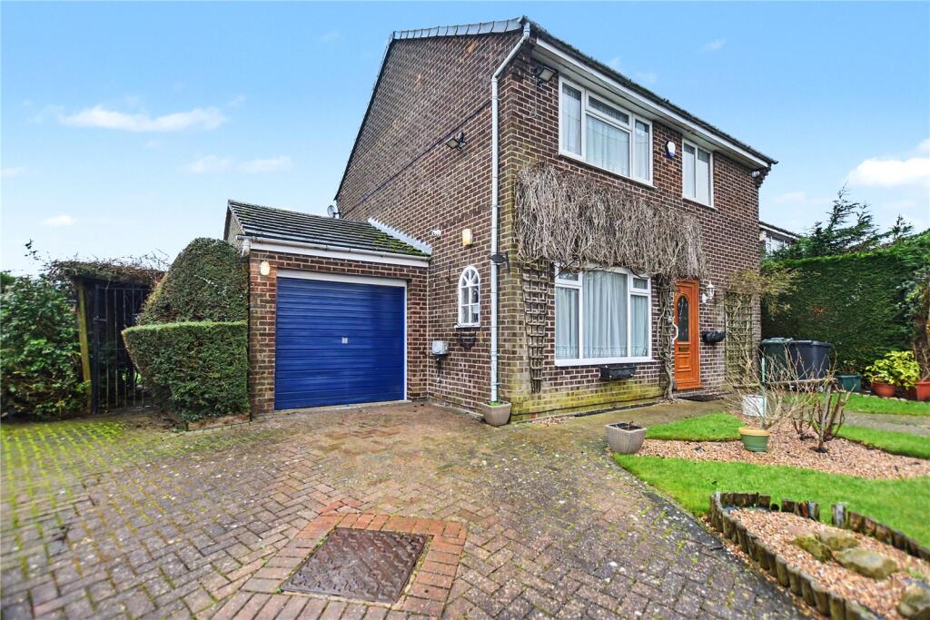 3-bed detached on Farnham Croft, Leeds, West Yorkshire, £375,000