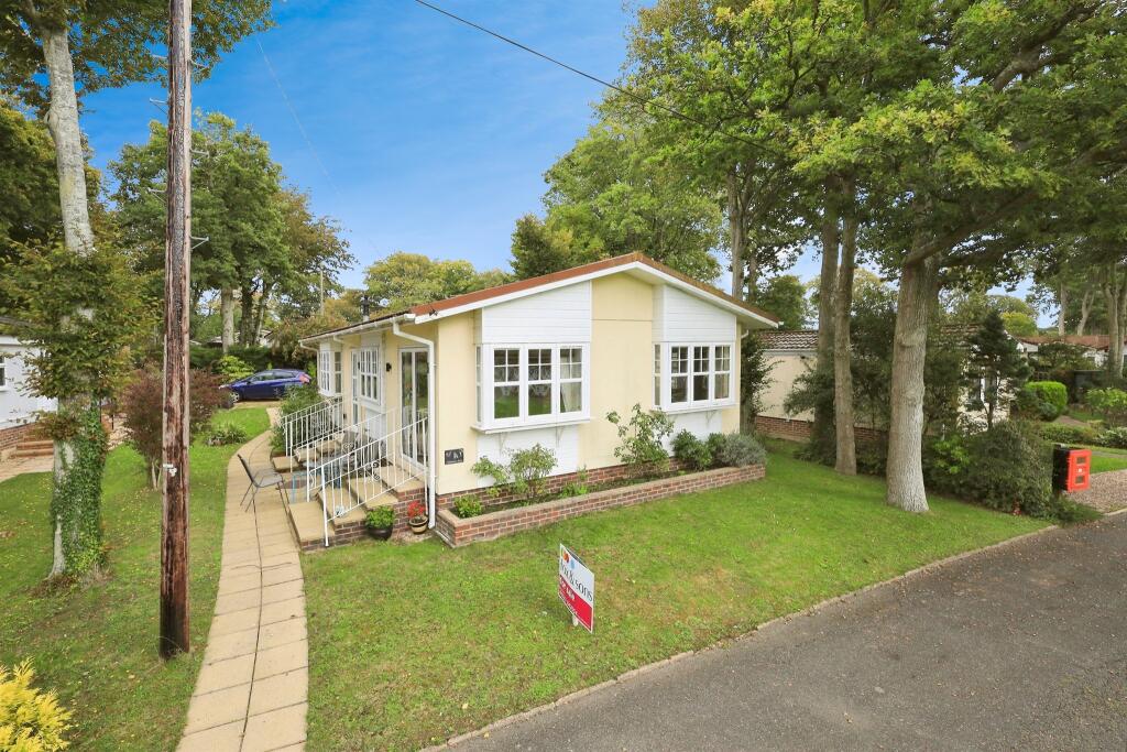 2-bed caravan on Deanland Wood Park, Golden Cross, Hailsham, £230,000