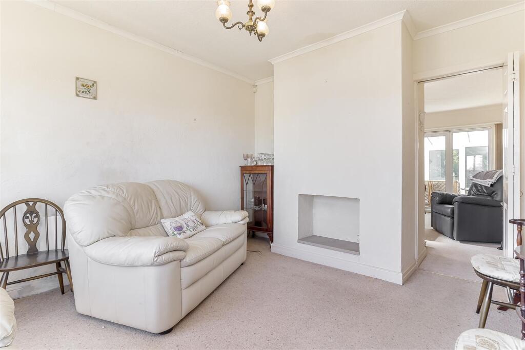 House in Leeds, Pool - View 5