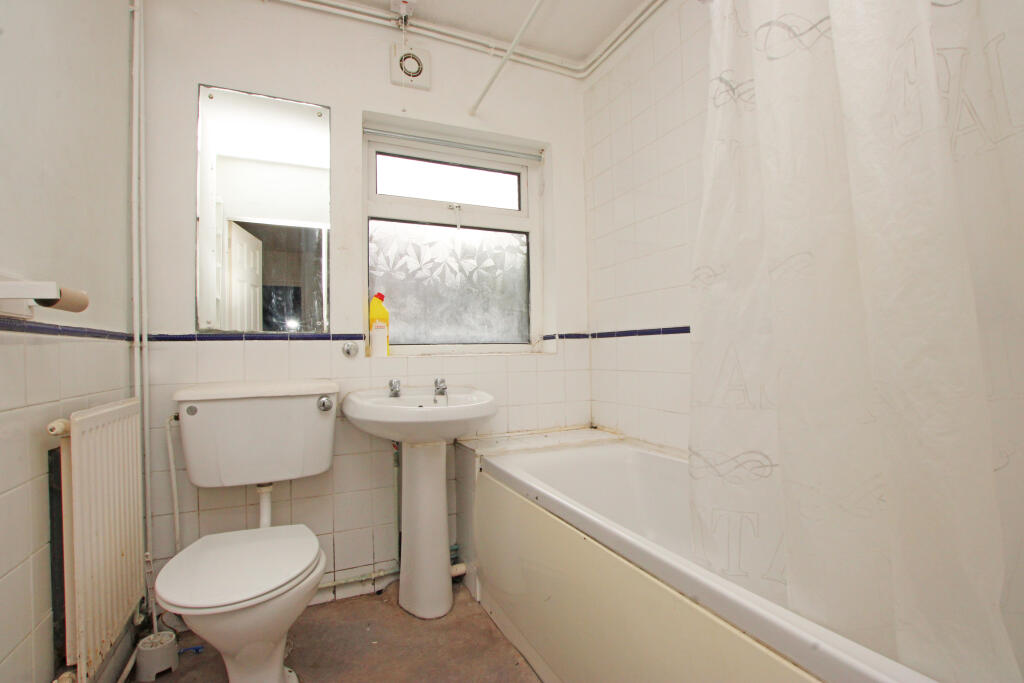 House in Kettering, Brambleside - View 3