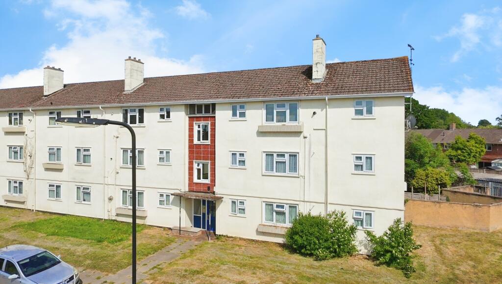2-bed flat on Selsey Close, Southampton, Hampshire, SO16, £150,000