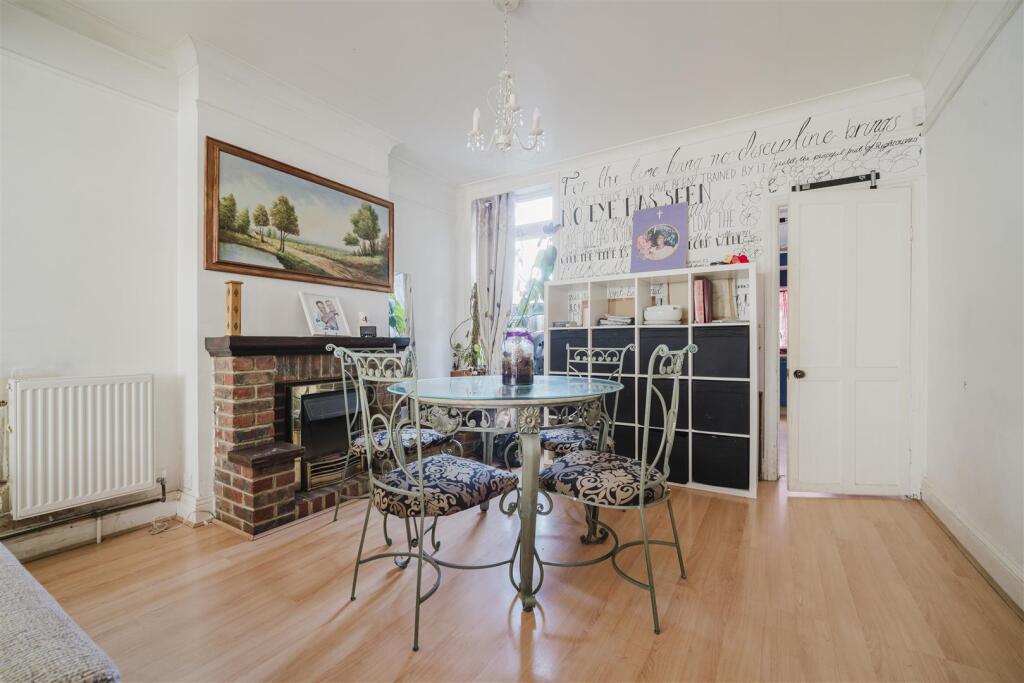 Aldin Avenue South, Slough photo 3
