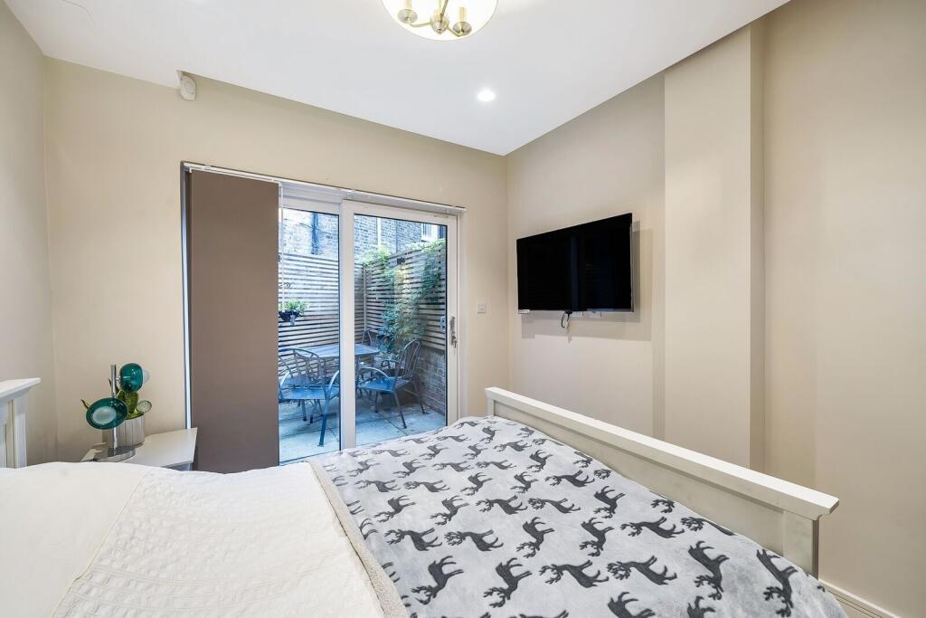 Apartment in London - View 5