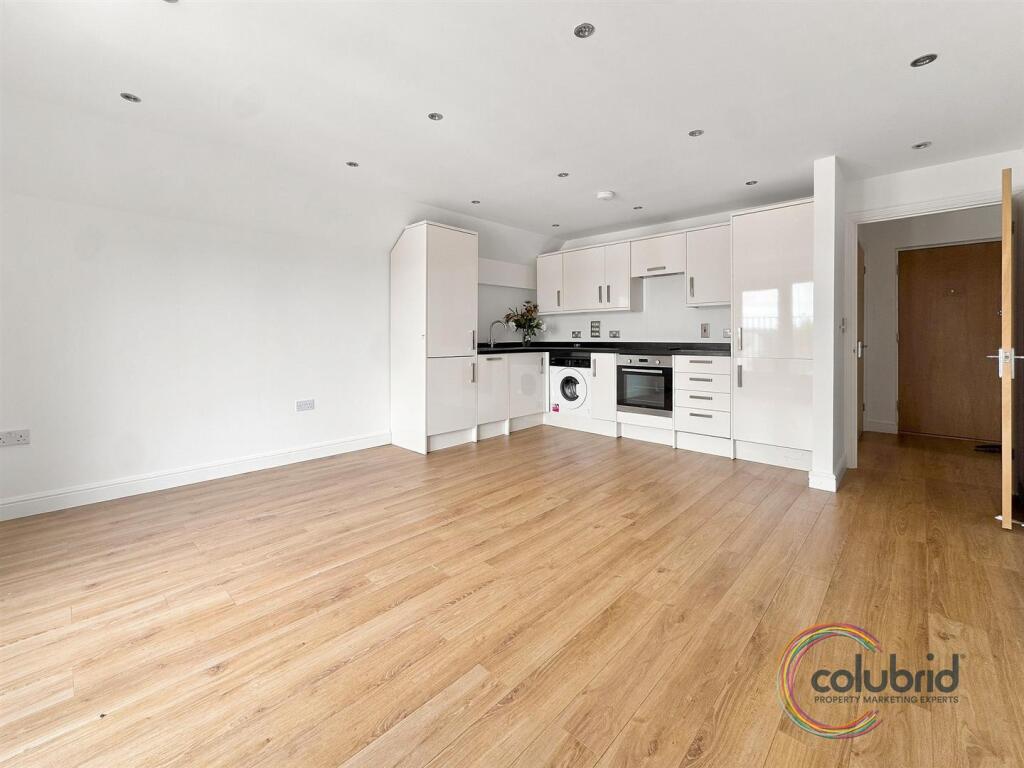 Apartment in Thurrock, Essex - View 4
