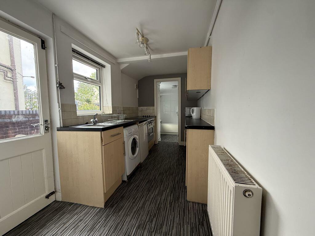 Apartment in Newcastle-under-Lyme, Staffordshire - View 5
