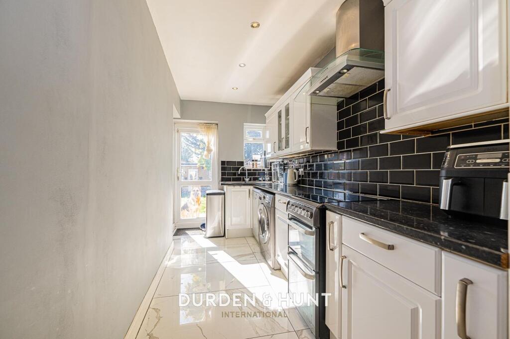 House in Romford - More