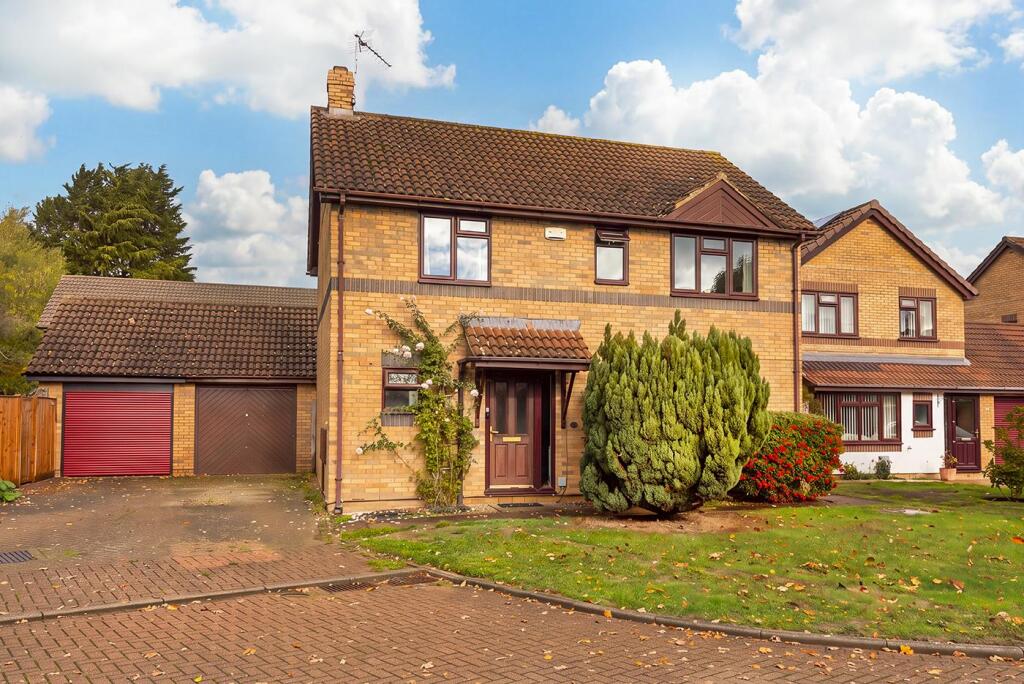 4-bed detached on Chaffinch Way, Paddock Wood, £590,000