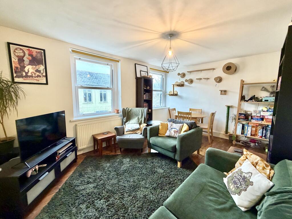 Apartment in Cardiff, Adamsdown - View 2