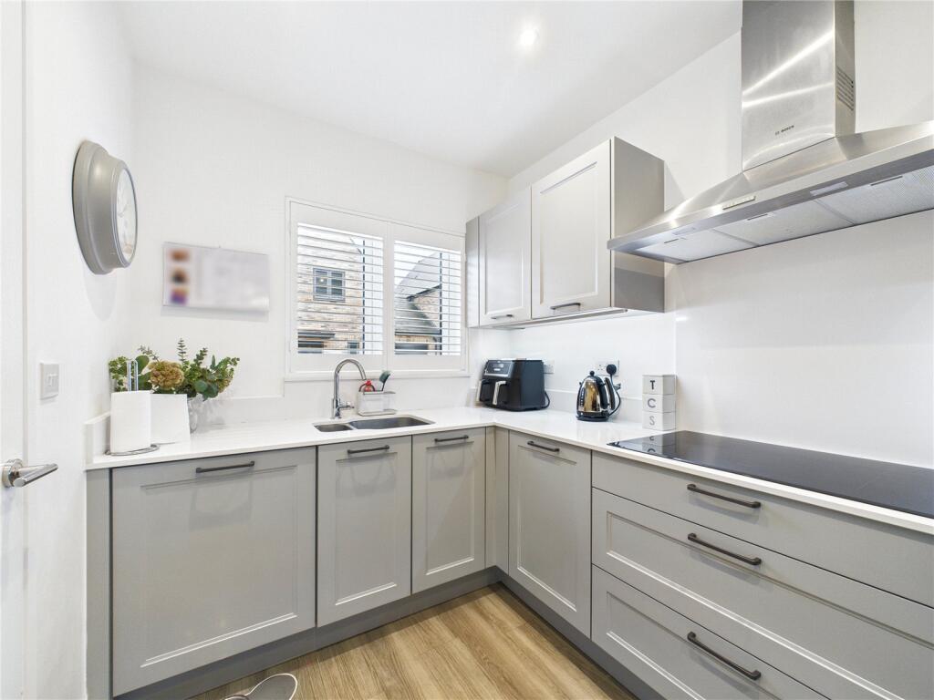 Staines Drive, Springfield, Chelmsford, Essex, CM1 photo 2
