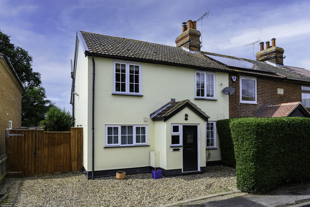 3-bed terraced on Old Kirton Road, Trimley St. Martin, £300,000