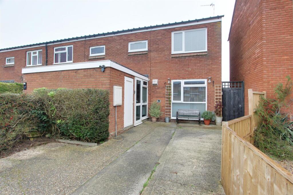 Main image of property: Chestnut Close, Aston Clinton