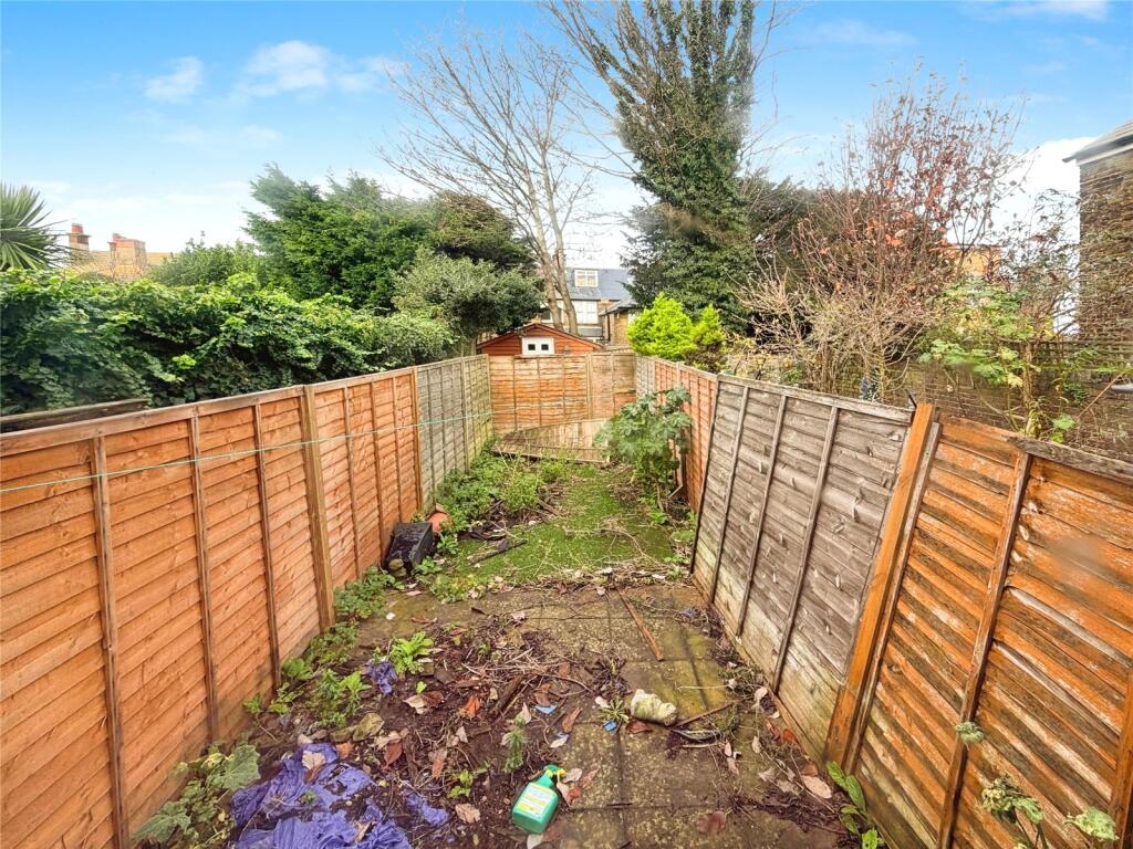 House in Canterbury - View 4