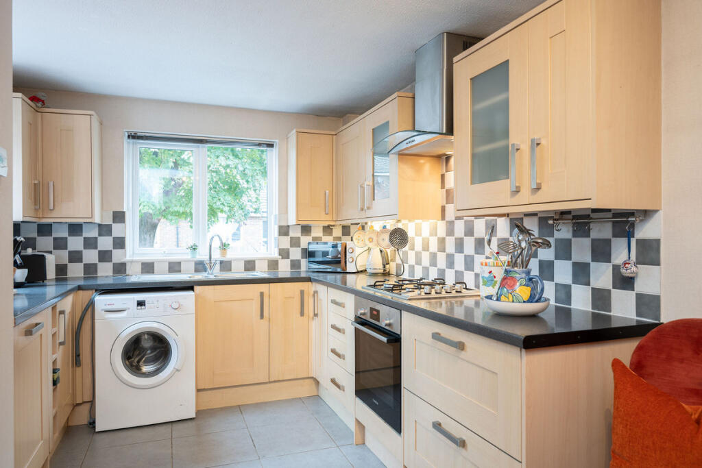 House in Horsham, North Heath, North Horsham - More
