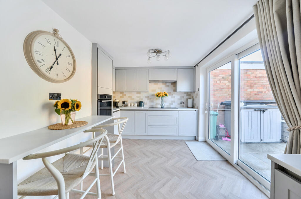 House in Luton - View 5
