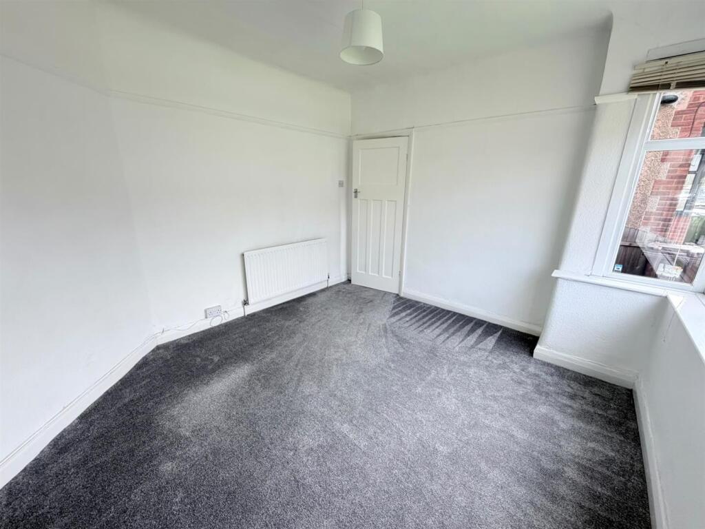 House in Stoke-on-Trent - View 4