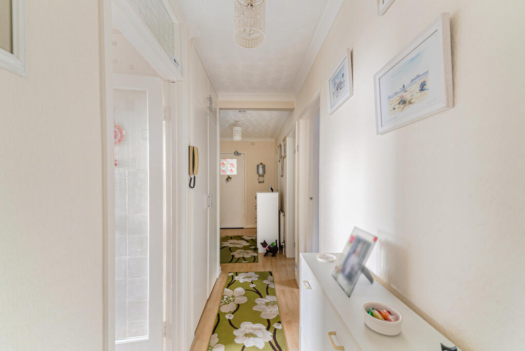 Apartment in Weston-super-Mare, Cliftonville - More