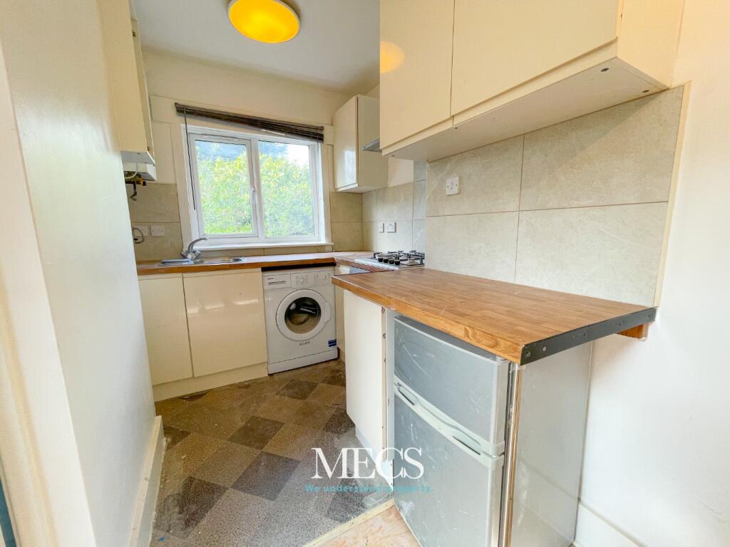 Main image of property: 70 Warwick Road, Solihull, B92 7JJ
