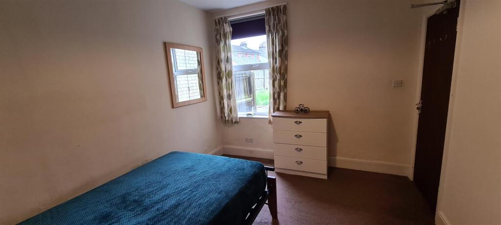 Main image of property: Room 2, 170 Victoria Road, Cambridge