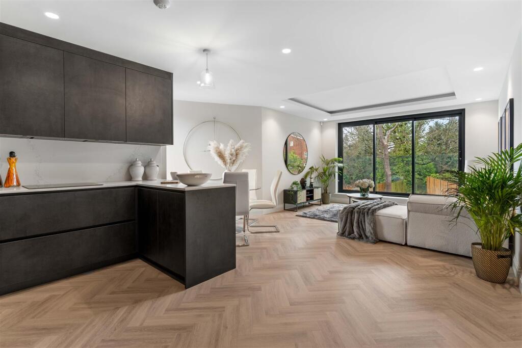 Main image of property: Apartment 4, Pinecrest Lodge, Blenheim Road, Barnet