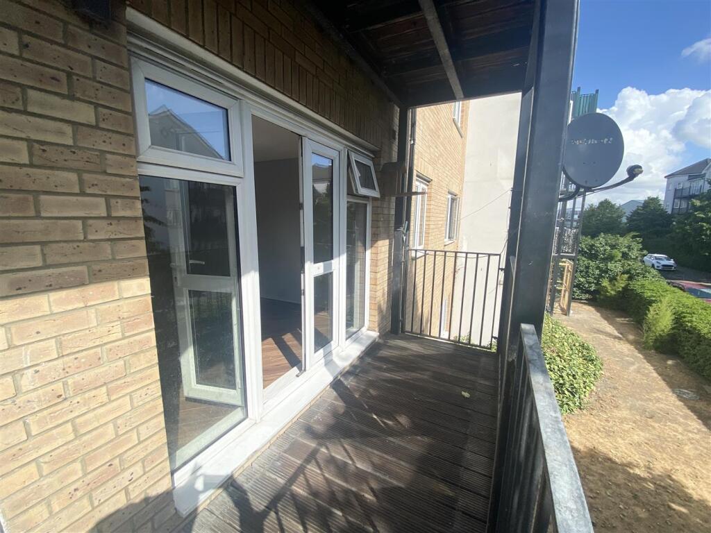Apartment in Enfield - More
