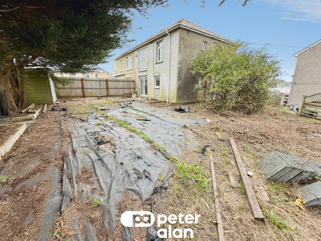 Main image of property: Brynglas, Hengoed
