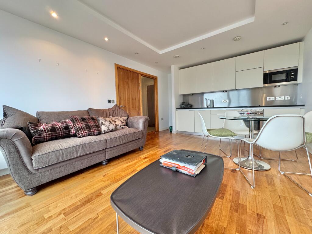 94 The Quays, Salford, M50 photo 2