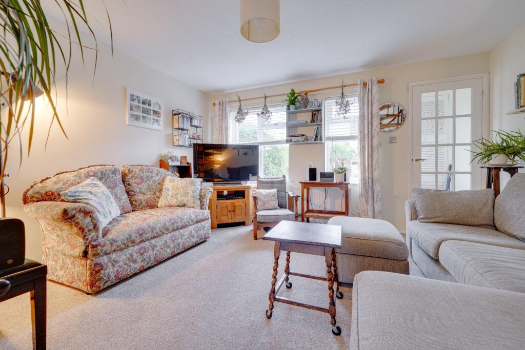 Edinburgh Drive, St. Ives, Cambridgeshire, PE27 photo 2