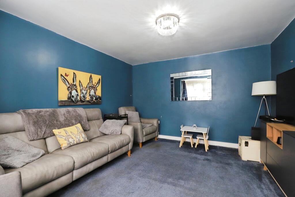 House in Wolverhampton, West Midlands - More