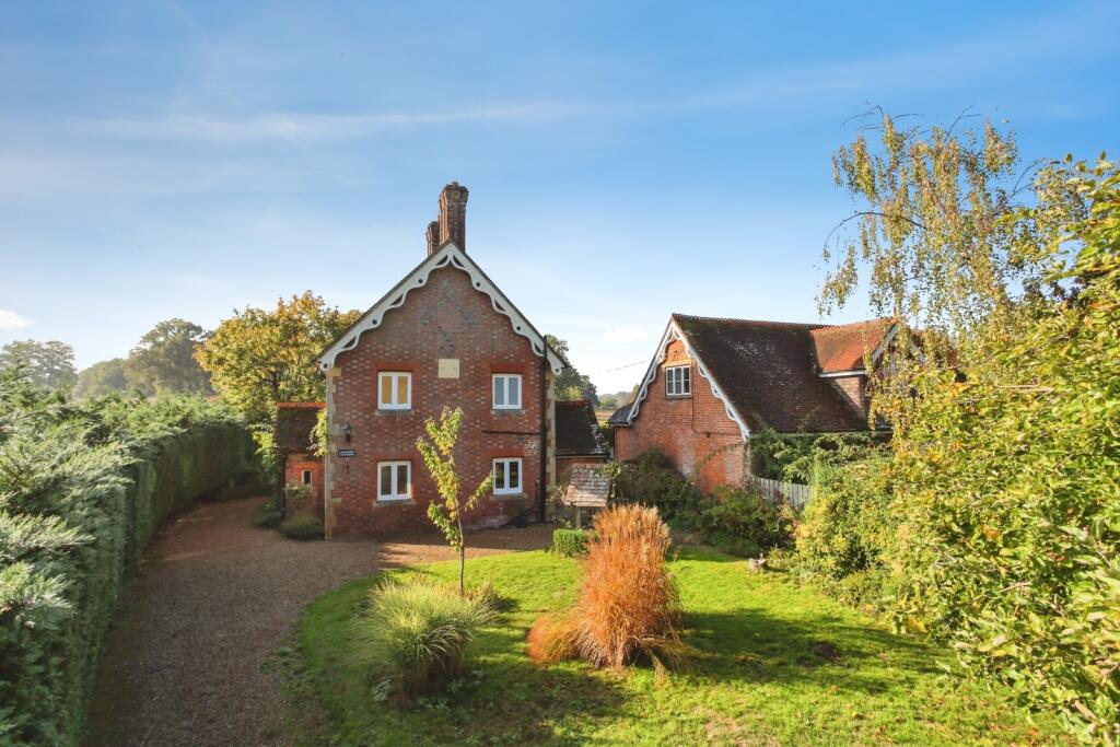 3-bed detached on Hildenborough Road, Leigh, Tonbridge, Kent, TN11, £700,000