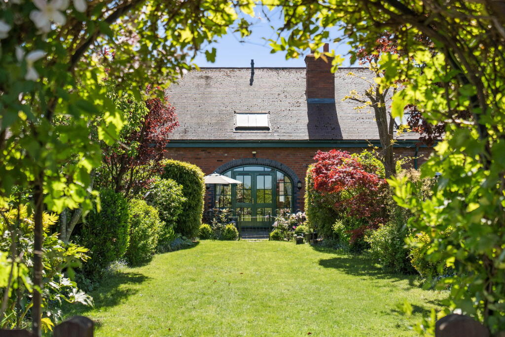 Main image of property: Clementsbury, Brickendon Lane, Brickendon, Hertford, SG13