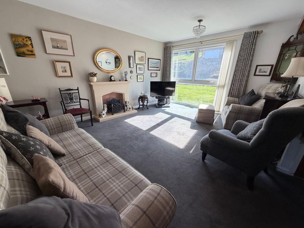 Moorhead Crescent, Moorhead , Shipley, BD18 photo 2
