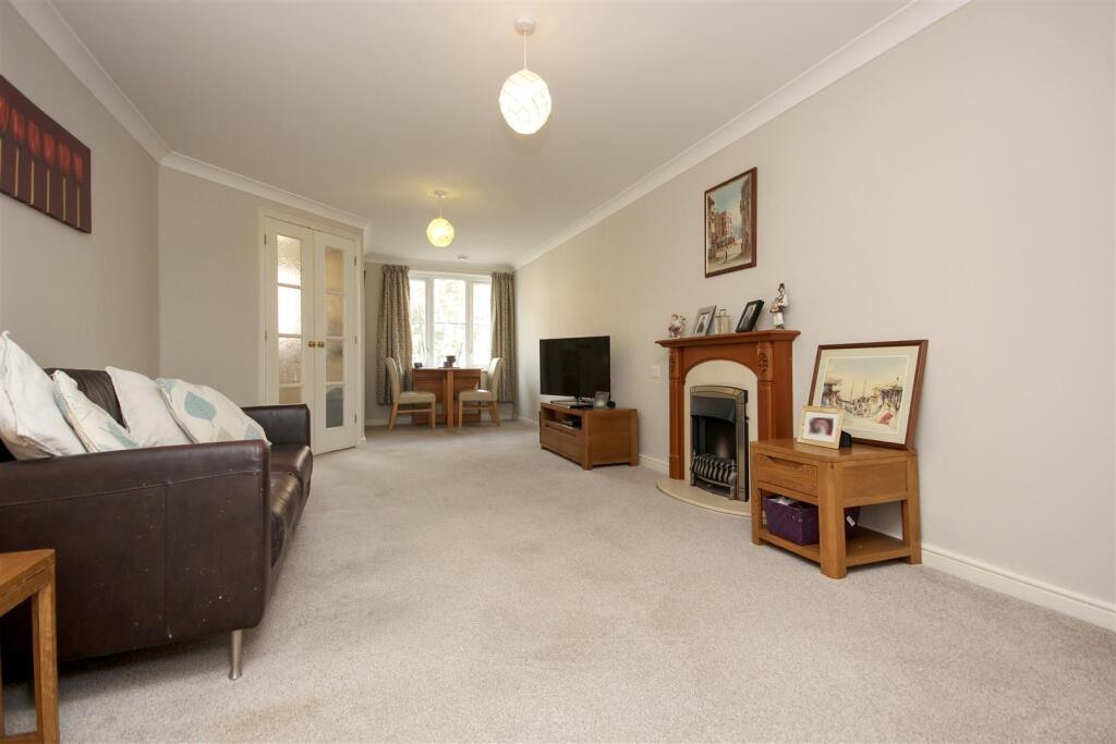 NN10, Townsend Court, High Street South, Rushden photo 3