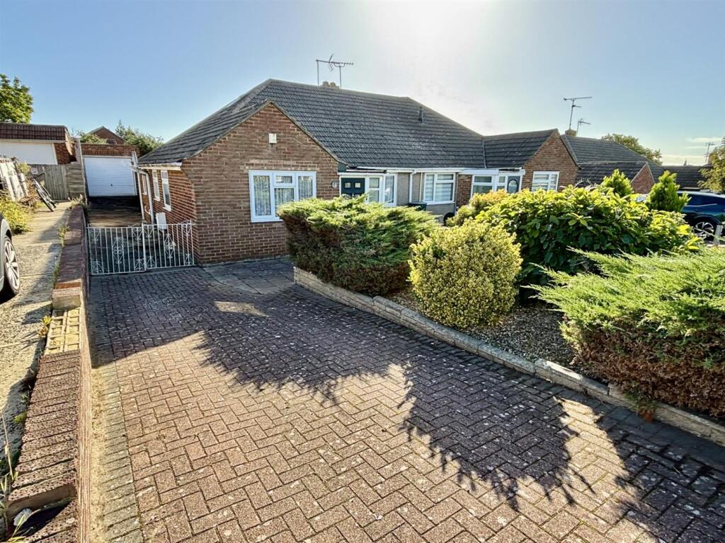 3-bed semi-detached on Coombe Road, Hoo, Rochester, £350,000