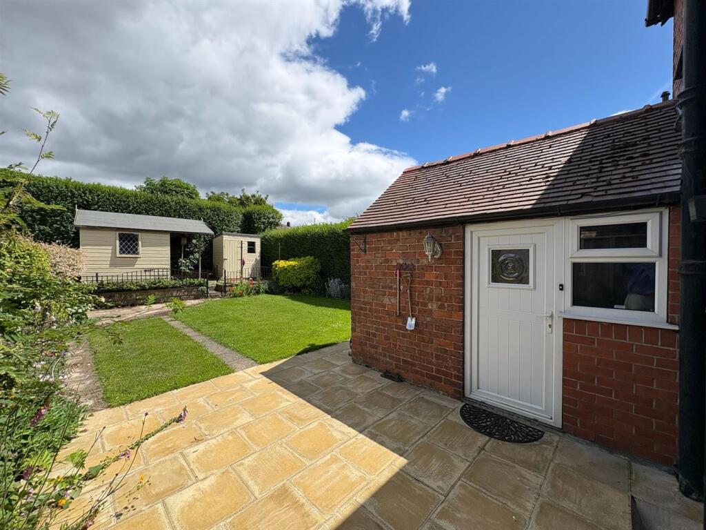56 Crosby Road, Northallerton photo 2