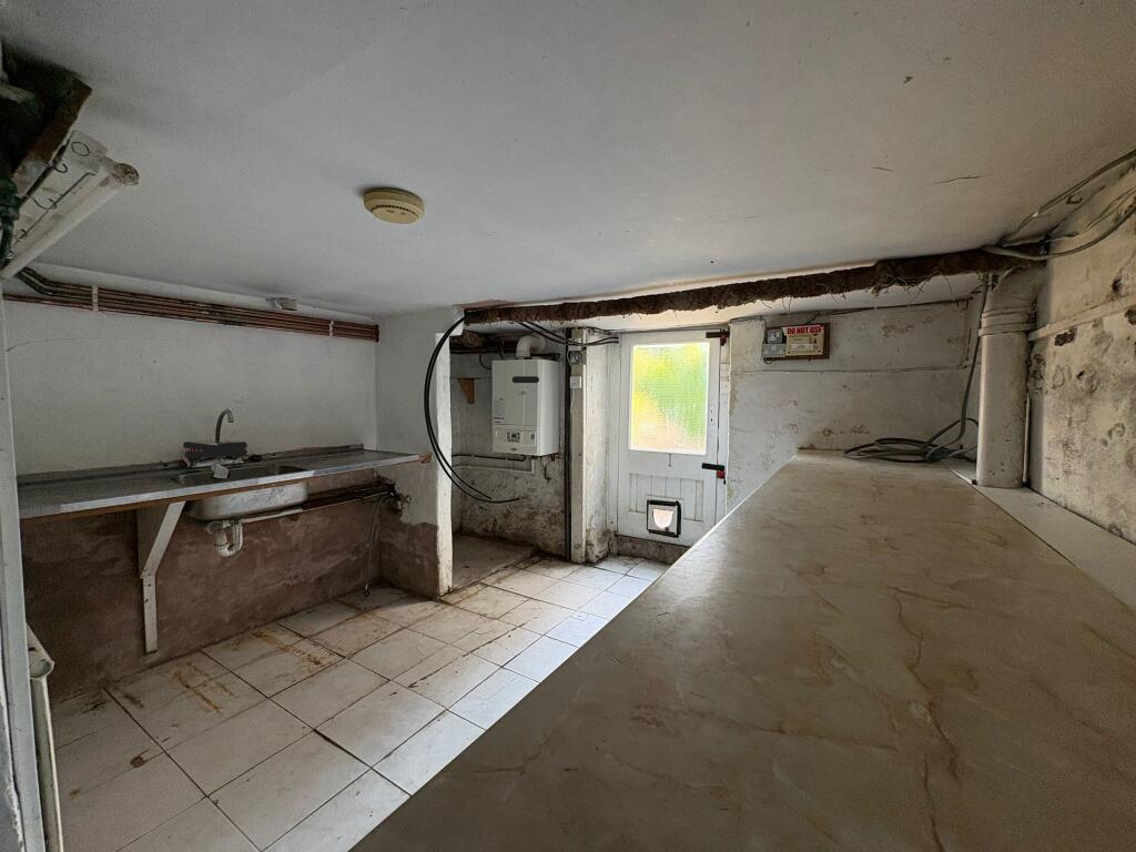 House in Llandrindod Wells - More