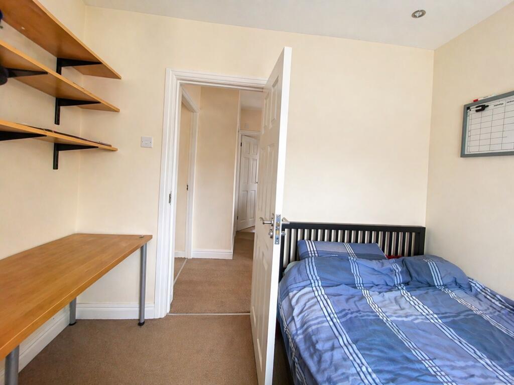 5 bedroom semi-detached house for rent