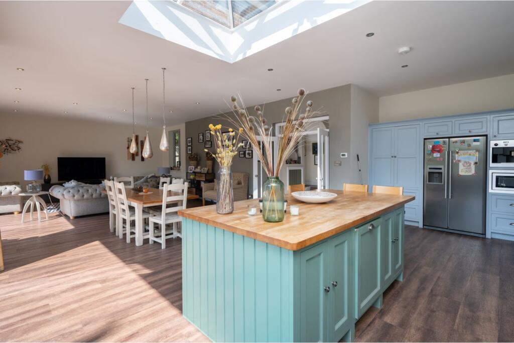 House in Haywards Heath, Lindfield - More
