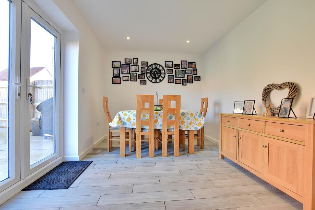 House in Maldon - More