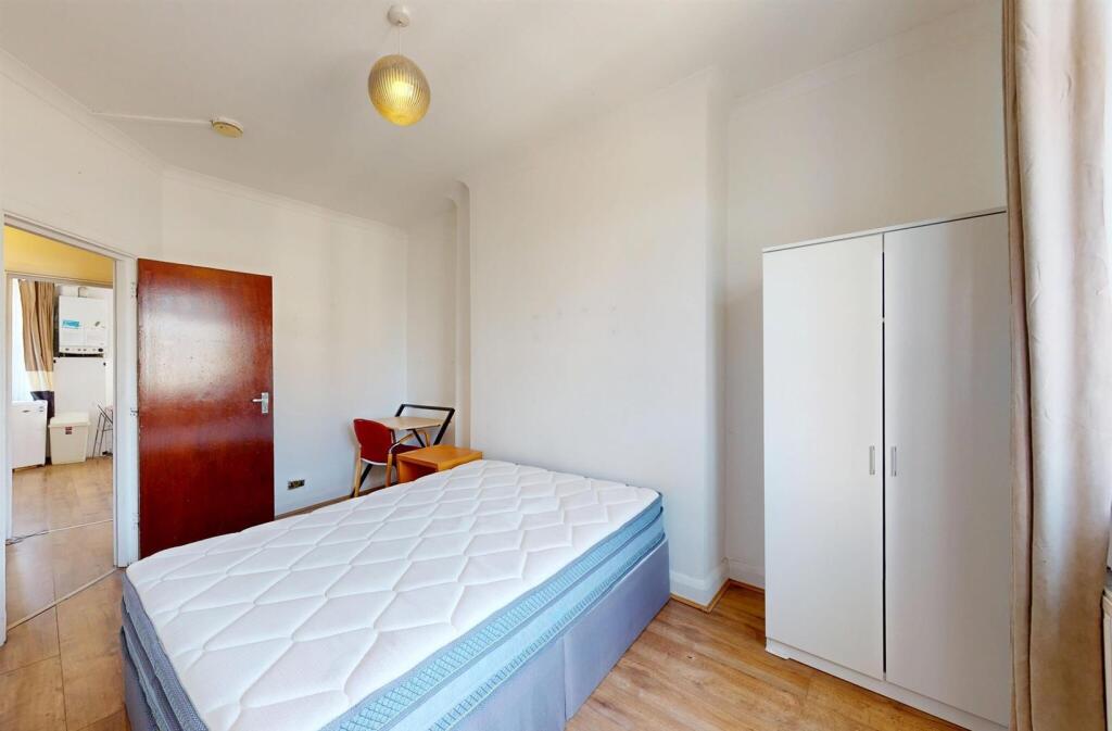 Main image of property: Edgware Road, London, W2 1EG