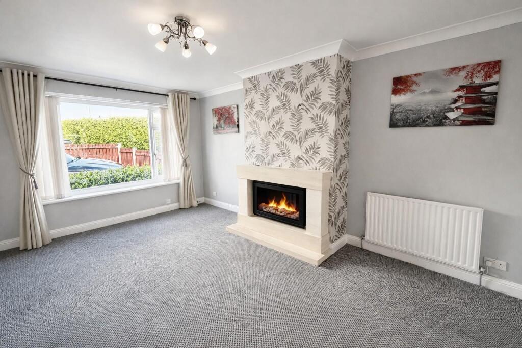 House in Calderdale, Illingworth - View 2